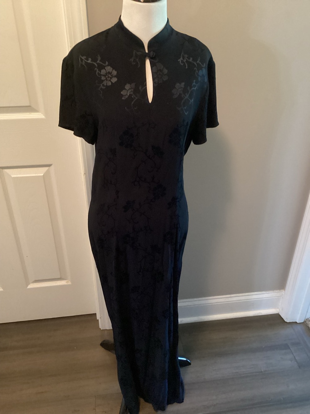 Vintage Harold’s 10 Black Asian Style Floral Print Elegant Evening Dress Slit